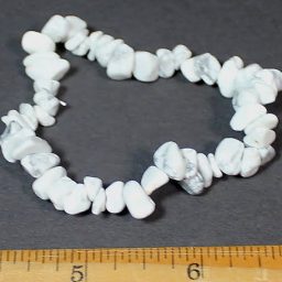 Howlite stretch bracelet with chip beads