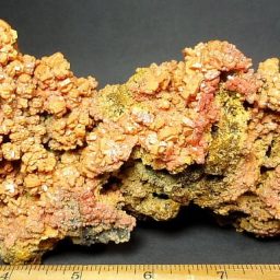 Vanadinite on matrix