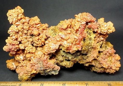 Vanadinite on matrix