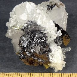 Sphalerite On Quartz With Calcite