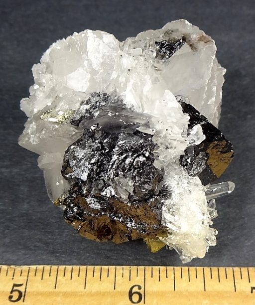 Sphalerite On Quartz With Calcite